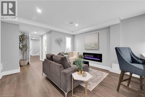 8 Chartwell Circle, Hamilton, ON 