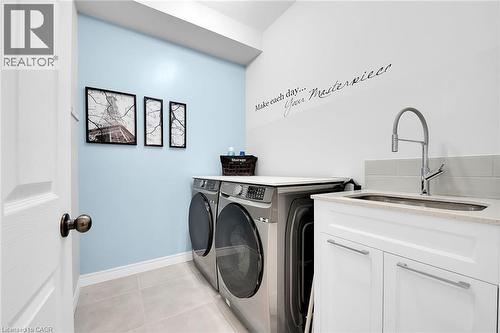 8 Chartwell Circle, Hamilton, ON - Indoor Photo Showing Laundry Room
