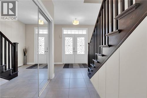 8 Chartwell Circle, Hamilton, ON - Indoor Photo Showing Other Room