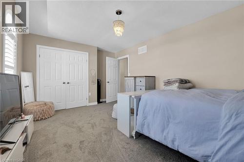 8 Chartwell Circle, Hamilton, ON - Indoor Photo Showing Bedroom