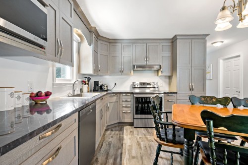 Cuisine - 85 Ch. Du Lac-Chaud, La Macaza, QC - Indoor Photo Showing Kitchen With Upgraded Kitchen