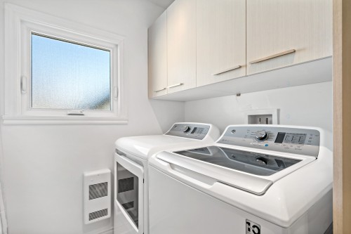 Salle de bains - 85 Ch. Du Lac-Chaud, La Macaza, QC - Indoor Photo Showing Laundry Room