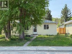 8823 36 Avenue NW  Calgary, AB T3B 1W3