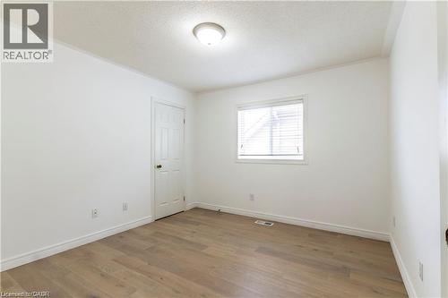 Spare room with light wood-style flooring and a textured ceiling - 252 Thorner Drive Unit# Upper, Hamilton, ON - Indoor Photo Showing Other Room