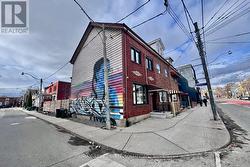 UPPER - 206 BATHURST STREET  Toronto, ON M5T 2R9