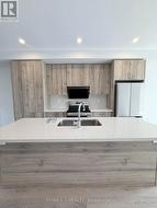 11 VICTOR METCAF LANE  Richmond Hill, ON L4B 0J7