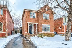 223 LEXINGTON ROAD  Oakville, ON L6H 6L5