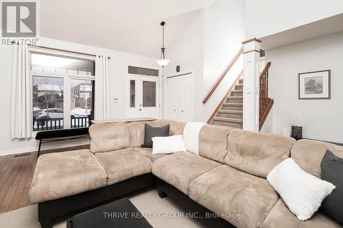 53 Brookside Drive, St. Thomas, ON - Indoor Photo Showing Living Room