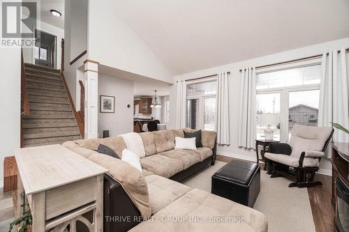 53 Brookside Drive, St. Thomas, ON - Indoor Photo Showing Living Room