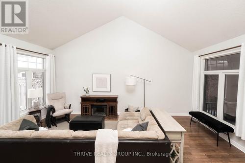 53 Brookside Drive, St. Thomas, ON - Indoor Photo Showing Living Room