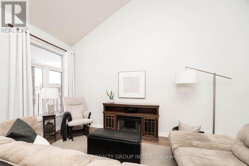 53 Brookside Drive, St. Thomas, ON - Indoor Photo Showing Living Room