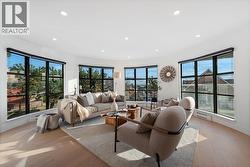 101 2412 HAYWOOD AVENUE  West Vancouver, BC V7V 1Y1