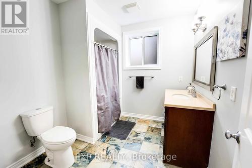8583 Forestview Boulevard, Niagara Falls (Forestview), ON - Indoor Photo Showing Bathroom