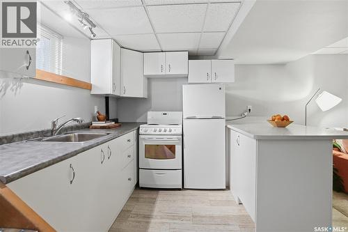 702 Queen Street, Saskatoon, SK - Indoor Photo Showing Kitchen