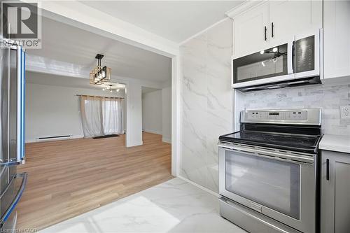 8 Claudette Gate, Hamilton, ON - Indoor Photo Showing Kitchen