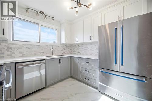 8 CLAUDETTE Gate  Hamilton, ON L9B 1T5