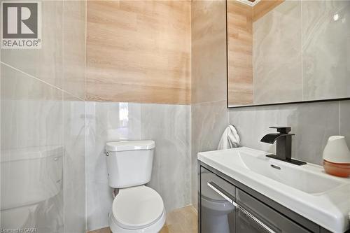 8 Claudette Gate, Hamilton, ON - Indoor Photo Showing Bathroom