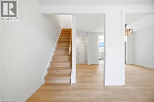 8 Claudette Gate, Hamilton, ON - Indoor Photo Showing Other Room