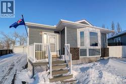 70 Elizabeth Way SE  Airdrie, AB T4B 2H6