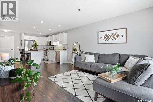 2105 104 Willis Crescent, Saskatoon, SK - Indoor Photo Showing Living Room