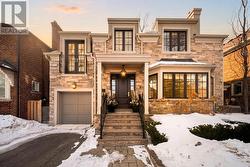 82 DUNEDIN DRIVE  Toronto, ON M8X 2K5