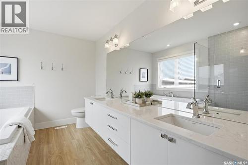 203 Pritchard Terrace, Saskatoon, SK - Indoor Photo Showing Bathroom