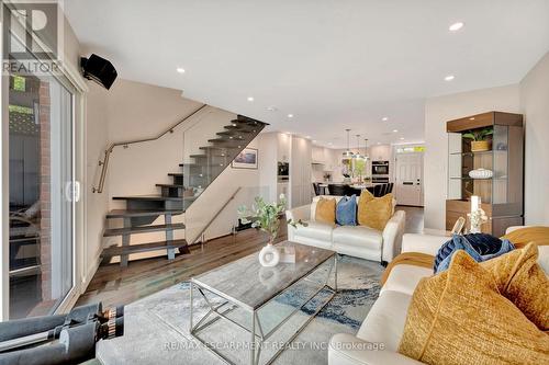 3 - 2136 Old Lakeshore Road, Burlington, ON - Indoor Photo Showing Living Room