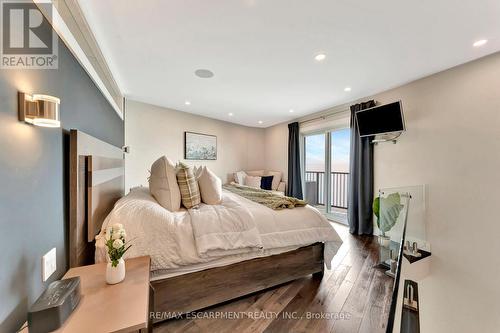 3 - 2136 Old Lakeshore Road, Burlington, ON - Indoor Photo Showing Bedroom