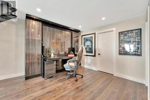 3 - 2136 Old Lakeshore Road, Burlington, ON - Indoor