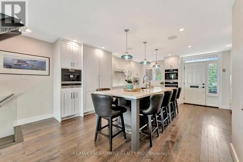 3 - 2136 Old Lakeshore Road, Burlington, ON - Indoor Photo Showing Kitchen With Upgraded Kitchen