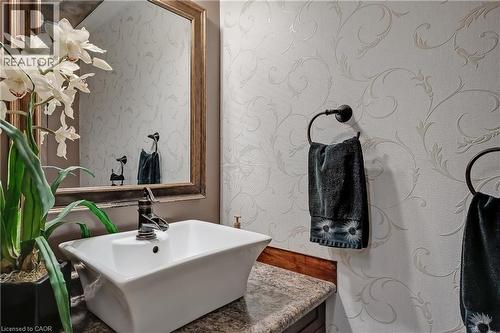 2407 Hemlock Court, Burlington, ON - Indoor Photo Showing Bathroom