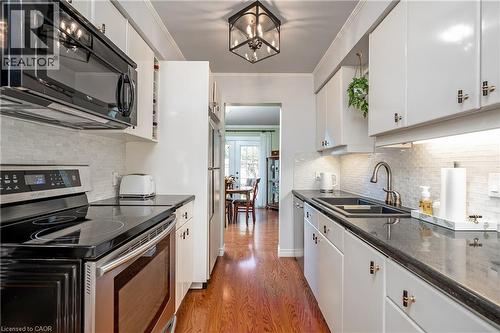 2407 Hemlock Court, Burlington, ON - Indoor Photo Showing Kitchen With Double Sink With Upgraded Kitchen