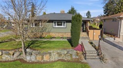 196 Homer Rd  Saanich, BC V8Z 1V6