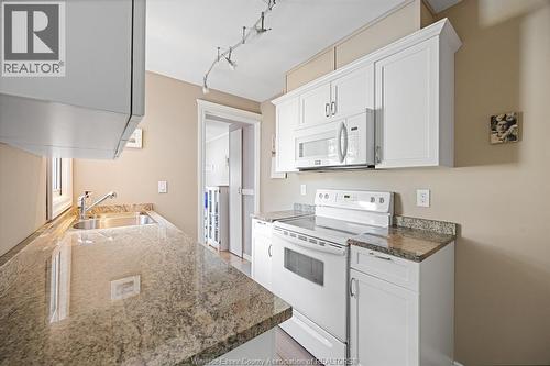 1276 Argyle, Windsor, ON - Indoor Photo Showing Kitchen With Double Sink