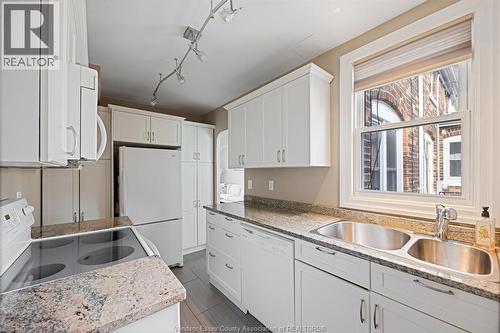 1276 Argyle, Windsor, ON - Indoor Photo Showing Kitchen With Double Sink