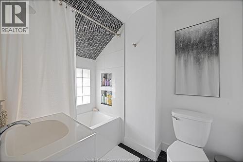 1276 Argyle, Windsor, ON - Indoor Photo Showing Bathroom