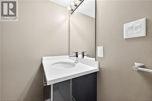 48 Markle Crescent, Ancaster, ON - Indoor Photo Showing Bathroom
