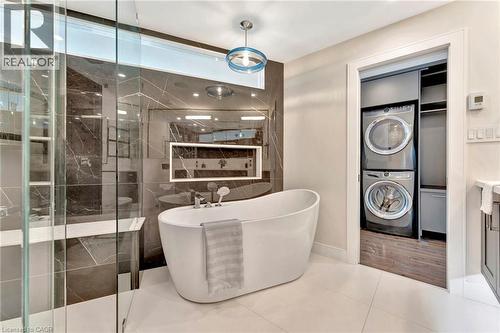 2136 Old Lakeshore Road Unit# 3, Burlington, ON - Indoor Photo Showing Bathroom