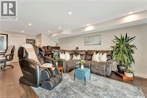 2136 Old Lakeshore Road Unit# 3, Burlington, ON - Indoor Photo Showing Living Room