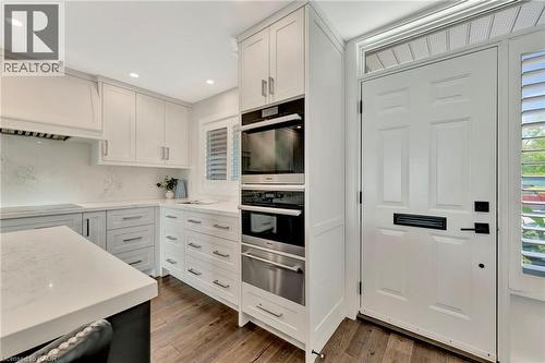 2136 Old Lakeshore Road Unit# 3, Burlington, ON - Indoor Photo Showing Kitchen With Upgraded Kitchen