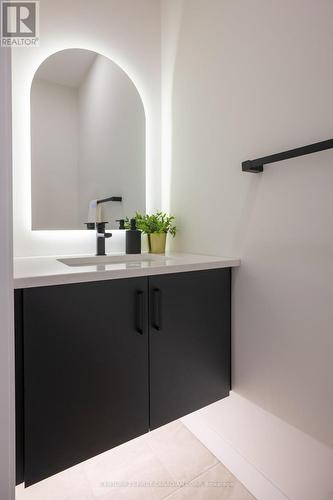4273 Calhoun Way, London South (South V), ON - Indoor Photo Showing Bathroom
