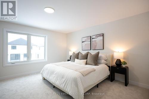 4273 Calhoun Way, London South (South V), ON - Indoor Photo Showing Bedroom