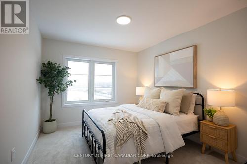 4273 Calhoun Way, London South (South V), ON - Indoor Photo Showing Bedroom
