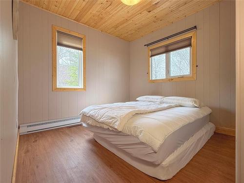 107 Crestview Drive, Onanole, MB - Indoor Photo Showing Bedroom