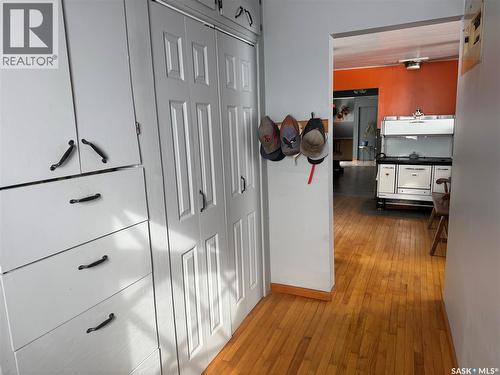 . Railway Avenue, Gladmar, SK - Indoor