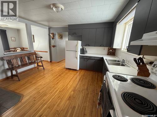 . Railway Avenue, Gladmar, SK - Indoor Photo Showing Kitchen With Double Sink