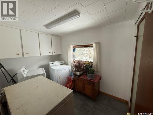 . Railway Avenue, Gladmar, SK - Indoor Photo Showing Laundry Room