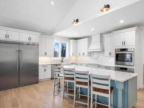 2365 15Th Side Rd., Thunder Bay, ON - Indoor Photo Showing Kitchen With Upgraded Kitchen