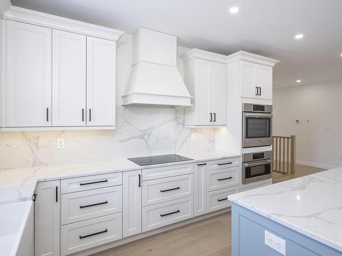 2365 15Th Side Rd., Thunder Bay, ON - Indoor Photo Showing Kitchen With Upgraded Kitchen
