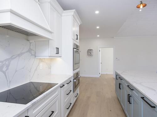 2365 15Th Side Rd., Thunder Bay, ON - Indoor Photo Showing Kitchen With Upgraded Kitchen